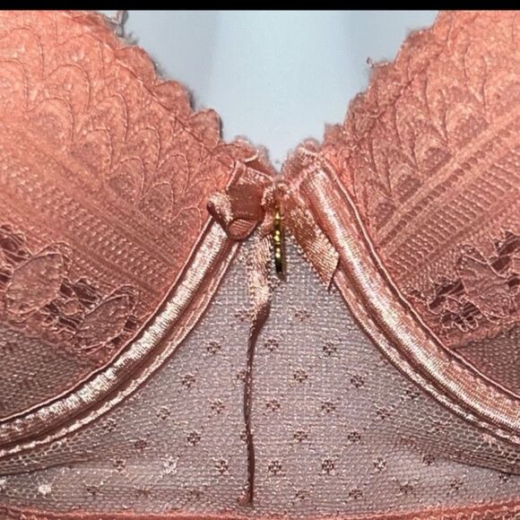 Daisy Fuentes Lace Plunge Peach Bra Size 34B - Picture 2 of 6